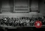 Immagine di Serge Koussevitzky dirige la Boston Symphony Massachusetts United States USA, 1943, secondo 33 filmato di repertorio 65675026225