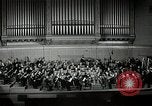 Immagine di Serge Koussevitzky dirige la Boston Symphony Massachusetts United States USA, 1943, secondo 41 filmato di repertorio 65675026225