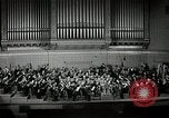 Immagine di Serge Koussevitzky dirige la Boston Symphony Massachusetts United States USA, 1943, secondo 44 filmato di repertorio 65675026225