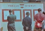 Standbild news Reklametafeln Österreich, 1945, aus Sekunde 4 historischem Filmmaterial Videoclip 65675026243