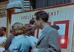 Standbild news Reklametafeln Österreich, 1945, aus Sekunde 17 historischem Filmmaterial Videoclip 65675026243