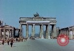 Immagine di Bombardare gli edifici danneggiati Berlino Germania, 1945, secondo 4 filmato di repertorio 65675026244