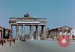 Immagine di Bombardare gli edifici danneggiati Berlino Germania, 1945, secondo 8 filmato di repertorio 65675026244