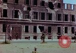 Immagine di Bombardare gli edifici danneggiati Berlino Germania, 1945, secondo 55 filmato di repertorio 65675026244