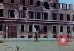 Immagine di Bombardare gli edifici danneggiati Berlino Germania, 1945, secondo 56 filmato di repertorio 65675026244