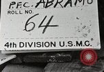 Standbild Marines verfügen über riesige unexploded shell Iwo Jima, 1945, aus Sekunde 3 historischem Filmmaterial Videoclip 65675026259