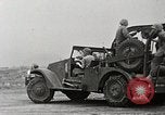 Standbild Marines verfügen über riesige unexploded shell Iwo Jima, 1945, aus Sekunde 54 historischem Filmmaterial Videoclip 65675026259