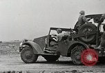 Standbild Marines verfügen über riesige unexploded shell Iwo Jima, 1945, aus Sekunde 55 historischem Filmmaterial Videoclip 65675026259