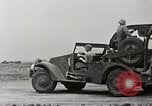 Standbild Marines verfügen über riesige unexploded shell Iwo Jima, 1945, aus Sekunde 56 historischem Filmmaterial Videoclip 65675026259