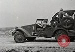 Standbild Marines verfügen über riesige unexploded shell Iwo Jima, 1945, aus Sekunde 60 historischem Filmmaterial Videoclip 65675026259