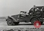 Standbild Marines verfügen über riesige unexploded shell Iwo Jima, 1945, aus Sekunde 61 historischem Filmmaterial Videoclip 65675026259