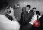 Immagine di Sandy Koufax si ritira dal baseball Los Angeles California USA, 1966, secondo 17 filmato di repertorio 65675026293