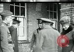 Standbild König George V und Königin besuchen verletzte amerikanische Soldaten Kent England, 1918, aus Sekunde 6 historischem Filmmaterial Videoclip 65675026314