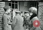 Standbild König George V und Königin besuchen verletzte amerikanische Soldaten Kent England, 1918, aus Sekunde 9 historischem Filmmaterial Videoclip 65675026314