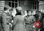 Standbild König George V und Königin besuchen verletzte amerikanische Soldaten Kent England, 1918, aus Sekunde 13 historischem Filmmaterial Videoclip 65675026314