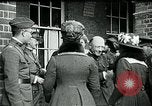 Standbild König George V und Königin besuchen verletzte amerikanische Soldaten Kent England, 1918, aus Sekunde 14 historischem Filmmaterial Videoclip 65675026314