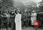Standbild König George V und Königin besuchen verletzte amerikanische Soldaten Kent England, 1918, aus Sekunde 17 historischem Filmmaterial Videoclip 65675026314