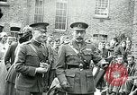 Standbild König George V und Königin besuchen verletzte amerikanische Soldaten Kent England, 1918, aus Sekunde 22 historischem Filmmaterial Videoclip 65675026314