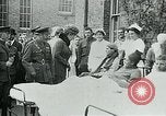 Standbild König George V und Königin besuchen verletzte amerikanische Soldaten Kent England, 1918, aus Sekunde 26 historischem Filmmaterial Videoclip 65675026314
