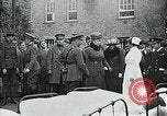 Standbild König George V und Königin besuchen verletzte amerikanische Soldaten Kent England, 1918, aus Sekunde 45 historischem Filmmaterial Videoclip 65675026314