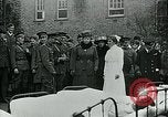 Standbild König George V und Königin besuchen verletzte amerikanische Soldaten Kent England, 1918, aus Sekunde 49 historischem Filmmaterial Videoclip 65675026314