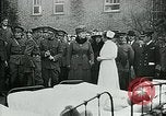 Standbild König George V und Königin besuchen verletzte amerikanische Soldaten Kent England, 1918, aus Sekunde 54 historischem Filmmaterial Videoclip 65675026314