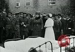 Standbild König George V und Königin besuchen verletzte amerikanische Soldaten Kent England, 1918, aus Sekunde 55 historischem Filmmaterial Videoclip 65675026314