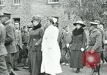 Standbild König George V und Königin besuchen verletzte amerikanische Soldaten Kent England, 1918, aus Sekunde 59 historischem Filmmaterial Videoclip 65675026314