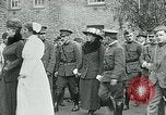 Standbild König George V und Königin besuchen verletzte amerikanische Soldaten Kent England, 1918, aus Sekunde 60 historischem Filmmaterial Videoclip 65675026314
