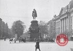 Image Quadriga statue au sommet de la porte de Brandebourg Berlin Allemagne, 1919, de la seconde 12 séquences d'archives historiques vidéo 65675026324