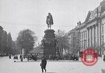 Image Quadriga statue au sommet de la porte de Brandebourg Berlin Allemagne, 1919, de la seconde 13 séquences d'archives historiques vidéo 65675026324