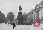Image Quadriga statue au sommet de la porte de Brandebourg Berlin Allemagne, 1919, de la seconde 14 séquences d'archives historiques vidéo 65675026324