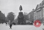 Image Quadriga statue au sommet de la porte de Brandebourg Berlin Allemagne, 1919, de la seconde 15 séquences d'archives historiques vidéo 65675026324