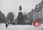 Image Quadriga statue au sommet de la porte de Brandebourg Berlin Allemagne, 1919, de la seconde 16 séquences d'archives historiques vidéo 65675026324