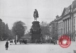 Image Quadriga statue au sommet de la porte de Brandebourg Berlin Allemagne, 1919, de la seconde 17 séquences d'archives historiques vidéo 65675026324