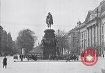 Image Quadriga statue au sommet de la porte de Brandebourg Berlin Allemagne, 1919, de la seconde 18 séquences d'archives historiques vidéo 65675026324