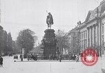 Image Quadriga statue au sommet de la porte de Brandebourg Berlin Allemagne, 1919, de la seconde 19 séquences d'archives historiques vidéo 65675026324