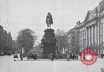 Image Quadriga statue au sommet de la porte de Brandebourg Berlin Allemagne, 1919, de la seconde 20 séquences d'archives historiques vidéo 65675026324
