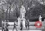 Image Quadriga statue au sommet de la porte de Brandebourg Berlin Allemagne, 1919, de la seconde 21 séquences d'archives historiques vidéo 65675026324