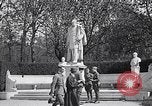 Image Quadriga statue au sommet de la porte de Brandebourg Berlin Allemagne, 1919, de la seconde 23 séquences d'archives historiques vidéo 65675026324