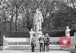 Image Quadriga statue au sommet de la porte de Brandebourg Berlin Allemagne, 1919, de la seconde 27 séquences d'archives historiques vidéo 65675026324