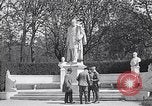 Image Quadriga statue au sommet de la porte de Brandebourg Berlin Allemagne, 1919, de la seconde 29 séquences d'archives historiques vidéo 65675026324