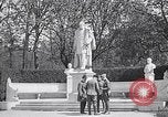 Image Quadriga statue au sommet de la porte de Brandebourg Berlin Allemagne, 1919, de la seconde 30 séquences d'archives historiques vidéo 65675026324