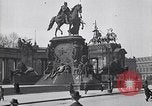 Image Quadriga statue au sommet de la porte de Brandebourg Berlin Allemagne, 1919, de la seconde 38 séquences d'archives historiques vidéo 65675026324