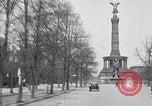 Image Quadriga statue au sommet de la porte de Brandebourg Berlin Allemagne, 1919, de la seconde 39 séquences d'archives historiques vidéo 65675026324