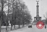 Image Quadriga statue au sommet de la porte de Brandebourg Berlin Allemagne, 1919, de la seconde 40 séquences d'archives historiques vidéo 65675026324