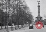Image Quadriga statue au sommet de la porte de Brandebourg Berlin Allemagne, 1919, de la seconde 41 séquences d'archives historiques vidéo 65675026324