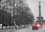 Image Quadriga statue au sommet de la porte de Brandebourg Berlin Allemagne, 1919, de la seconde 42 séquences d'archives historiques vidéo 65675026324