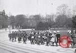 Immagine di Scuola bambini dimostrano Berlino Germania, 1919, secondo 7 filmato di repertorio 65675026325