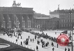 Immagine di Scuola bambini dimostrano Berlino Germania, 1919, secondo 24 filmato di repertorio 65675026325